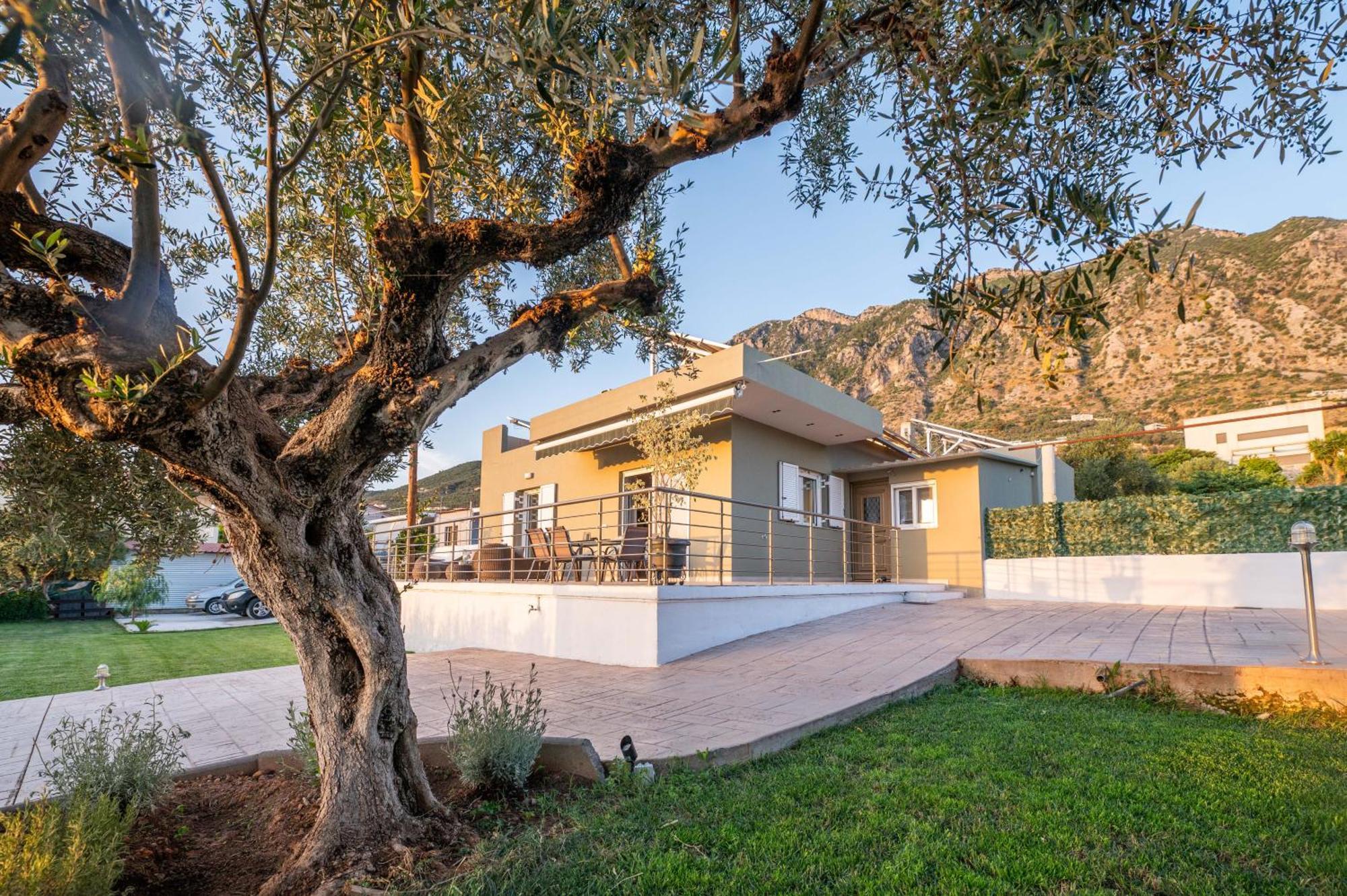 Thea Seaview Luxury Living Villa Kalamáta Eksteriør bilde